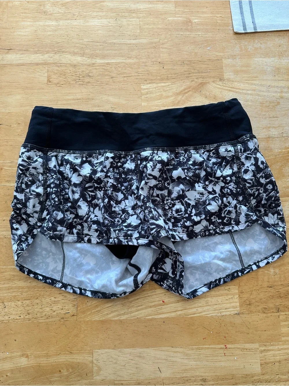 Lululemon shorts size 2